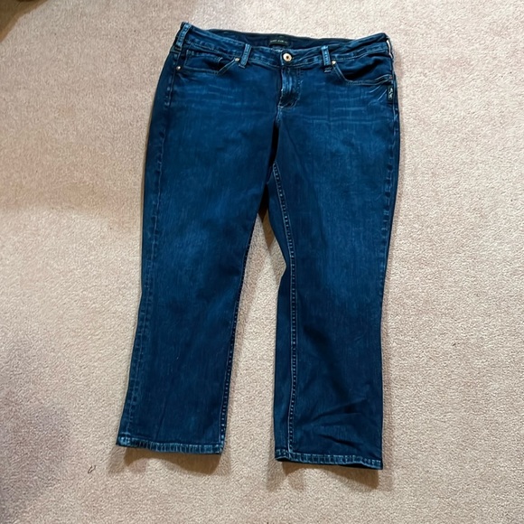 Suki Capri - Picture 1 of 4